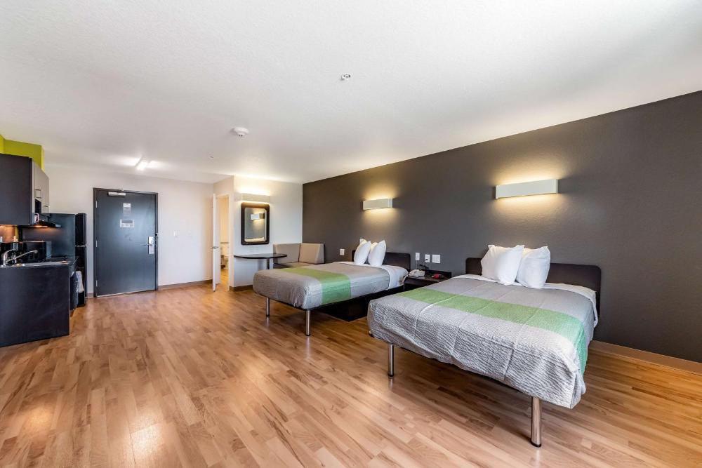 Deluxe Quadruple Room - Non-Smoking interior